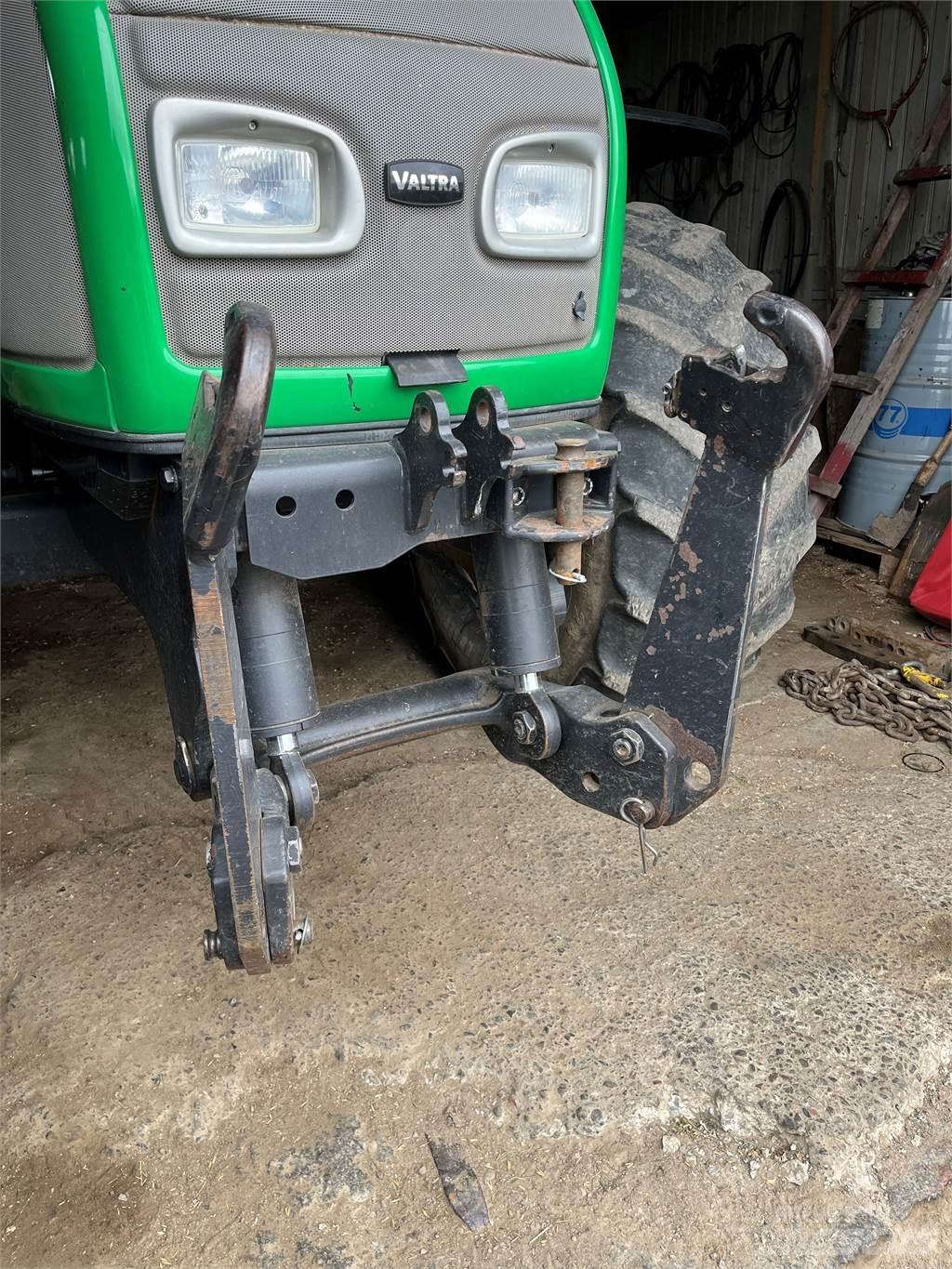 Valtra 170CH Traktori