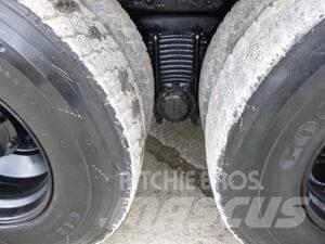 Mack RD688S Snežne daske i plugovi