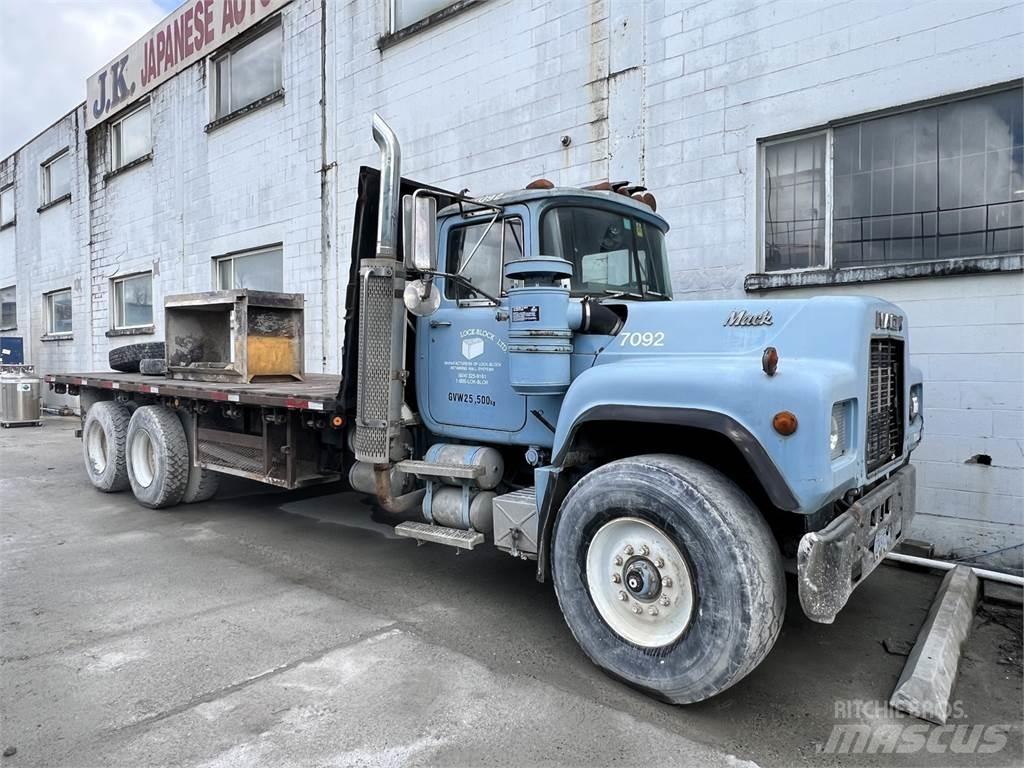 Mack RD690S Pomoćne mašine