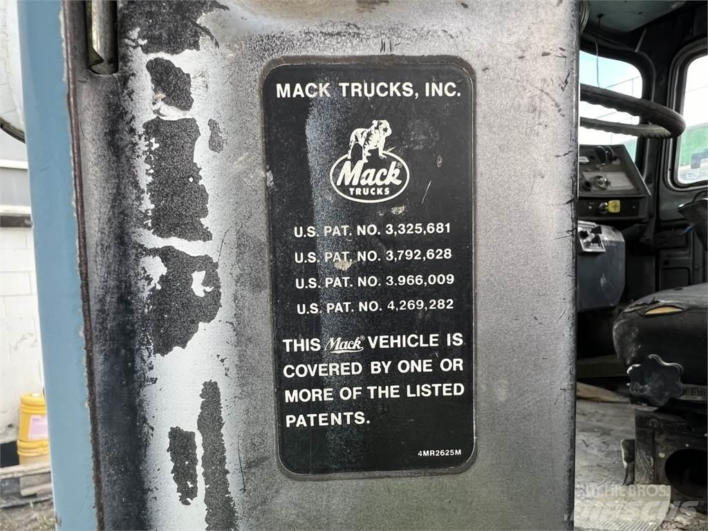Mack RD690S Pomoćne mašine
