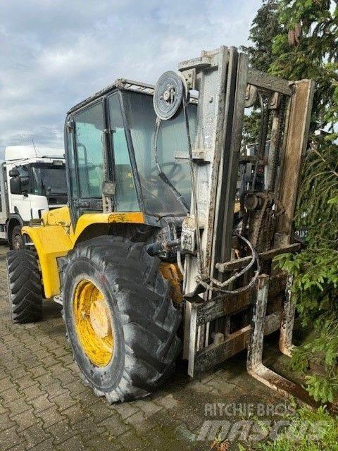 JCB 940-2 Vanterenski viljuškar