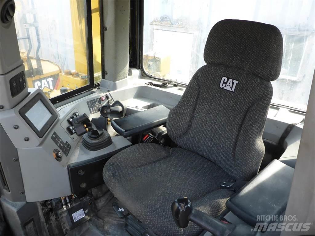 CAT D8T LGP Buldožeri guseničari