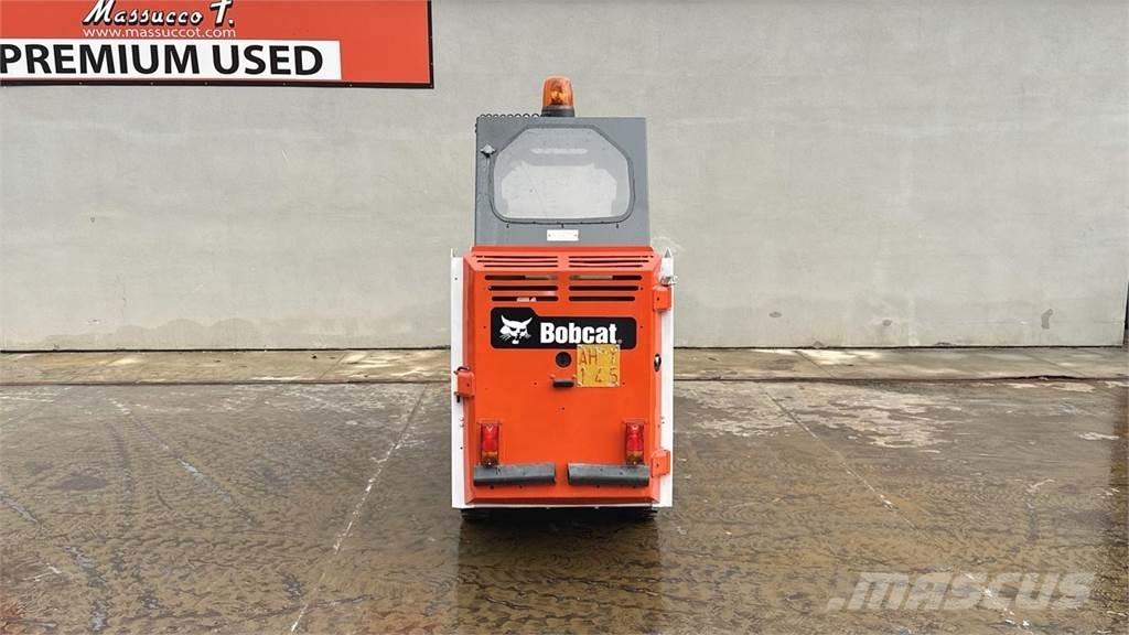 Bobcat S70 Skid steer mini utovarivači