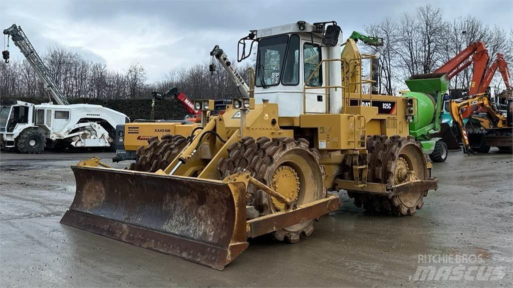 CAT 825C Buldožeri guseničari