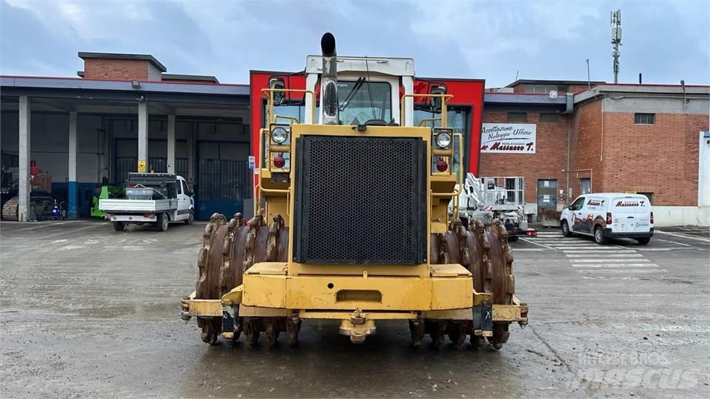 CAT 825C Buldožeri guseničari