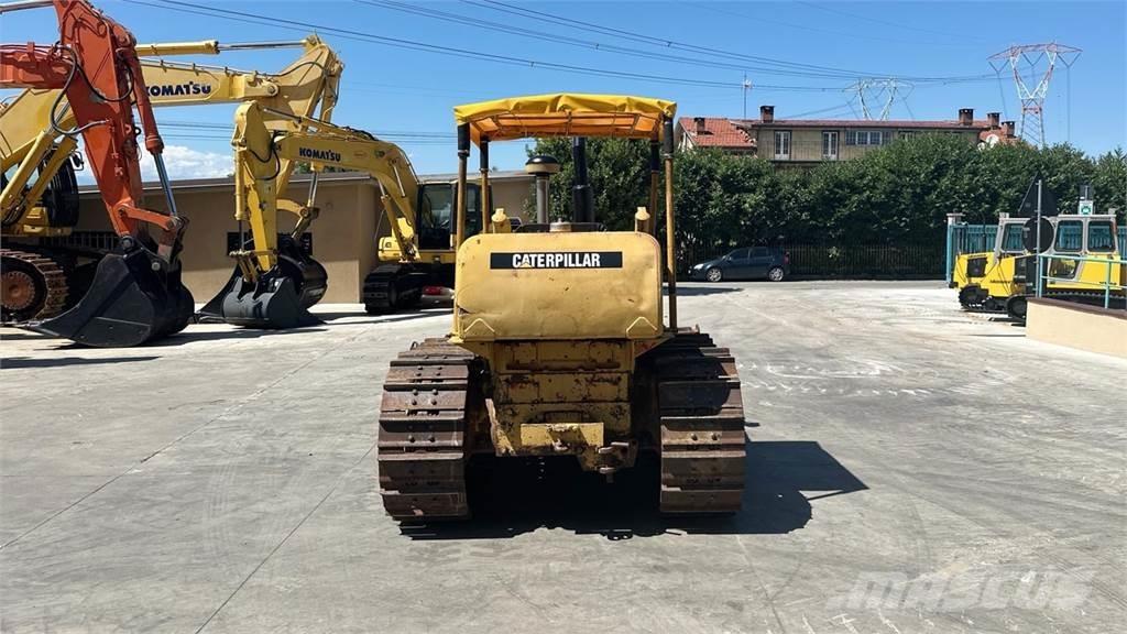CAT D4D Buldožeri guseničari