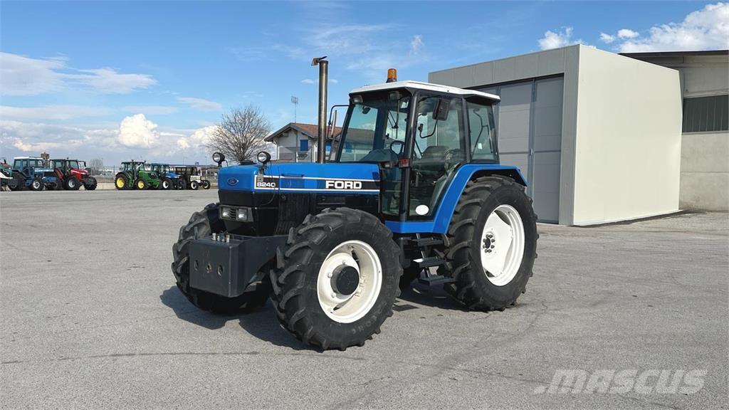 Ford 8240 4x4 Snežne daske i plugovi