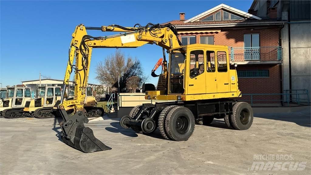 Fuchs MHB 230 ZW 4x4 Bageri točkaši