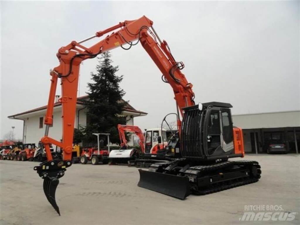 Hitachi ZX135 US-6 Bageri
