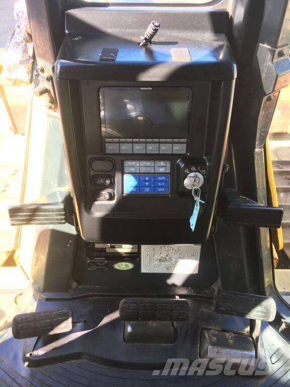 Komatsu D65WX-16 Buldožeri guseničari