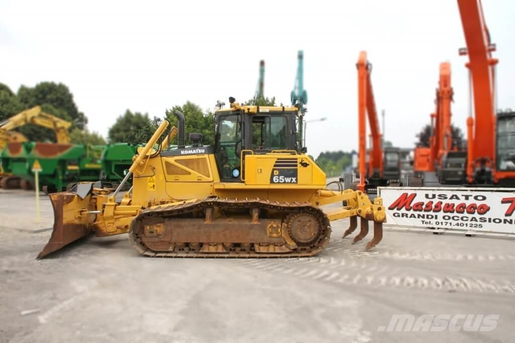 Komatsu D65WX-16 Buldožeri guseničari