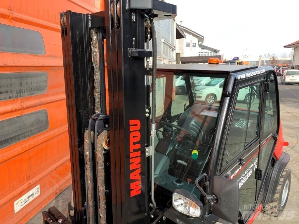 Manitou MC30-4 DK 4X4 Vanterenski viljuškar