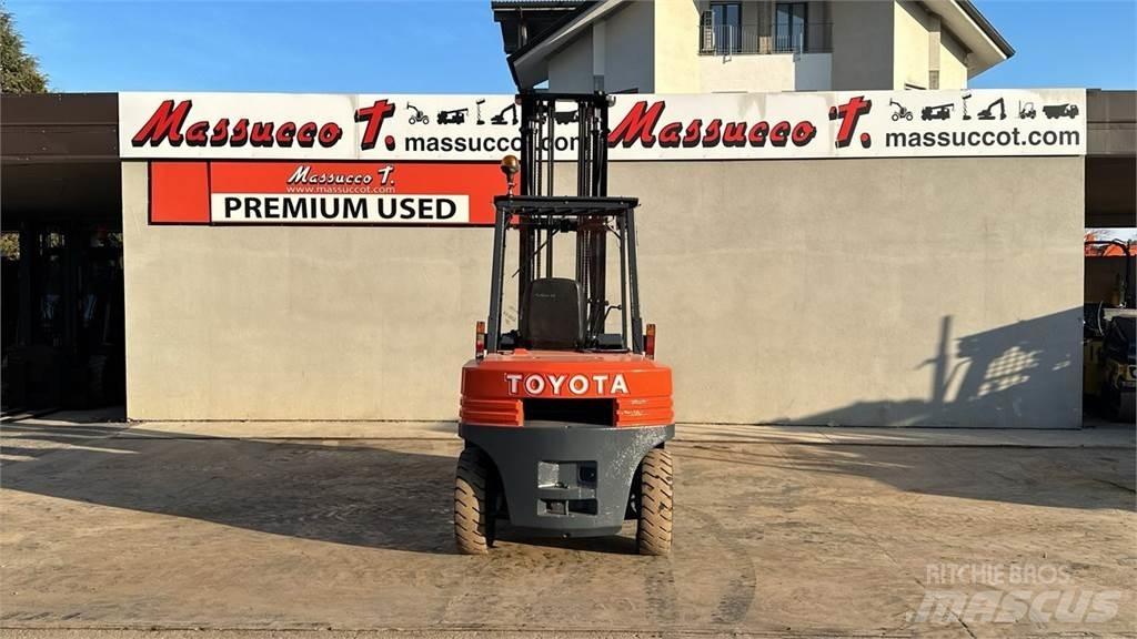 Toyota 02-5FD40 Dizelski viljuškari