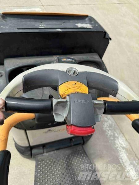Crown WT3040 Nisko podizni električni viljuškar