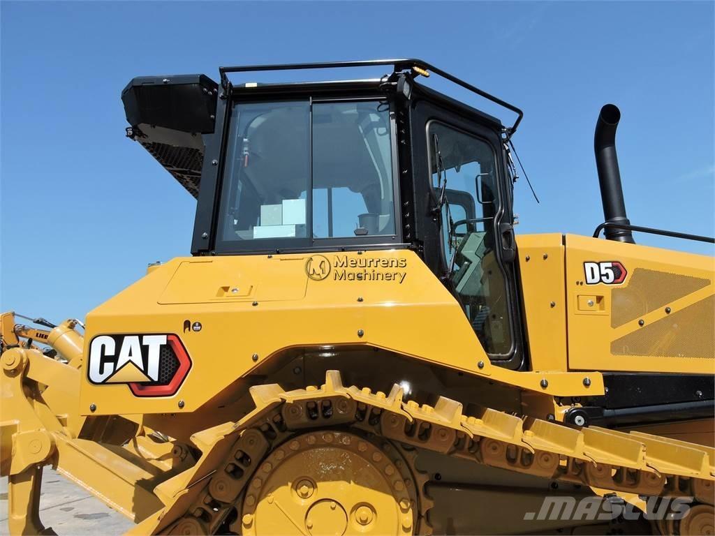 CAT D5 Buldožeri