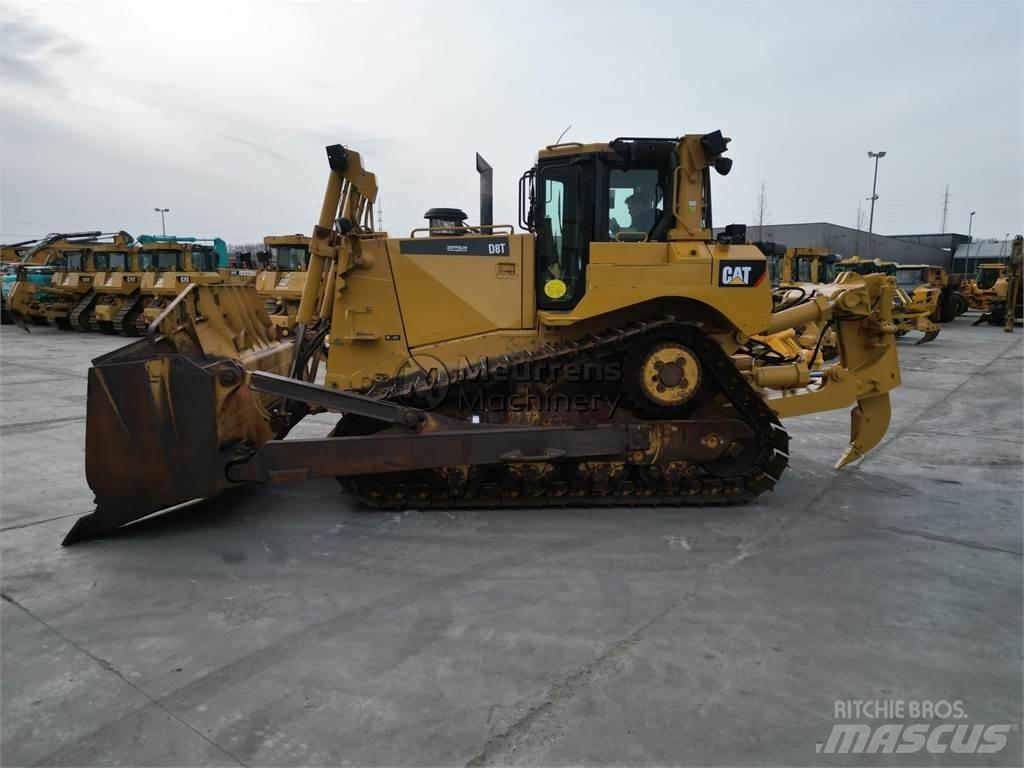 CAT D8T Buldožeri