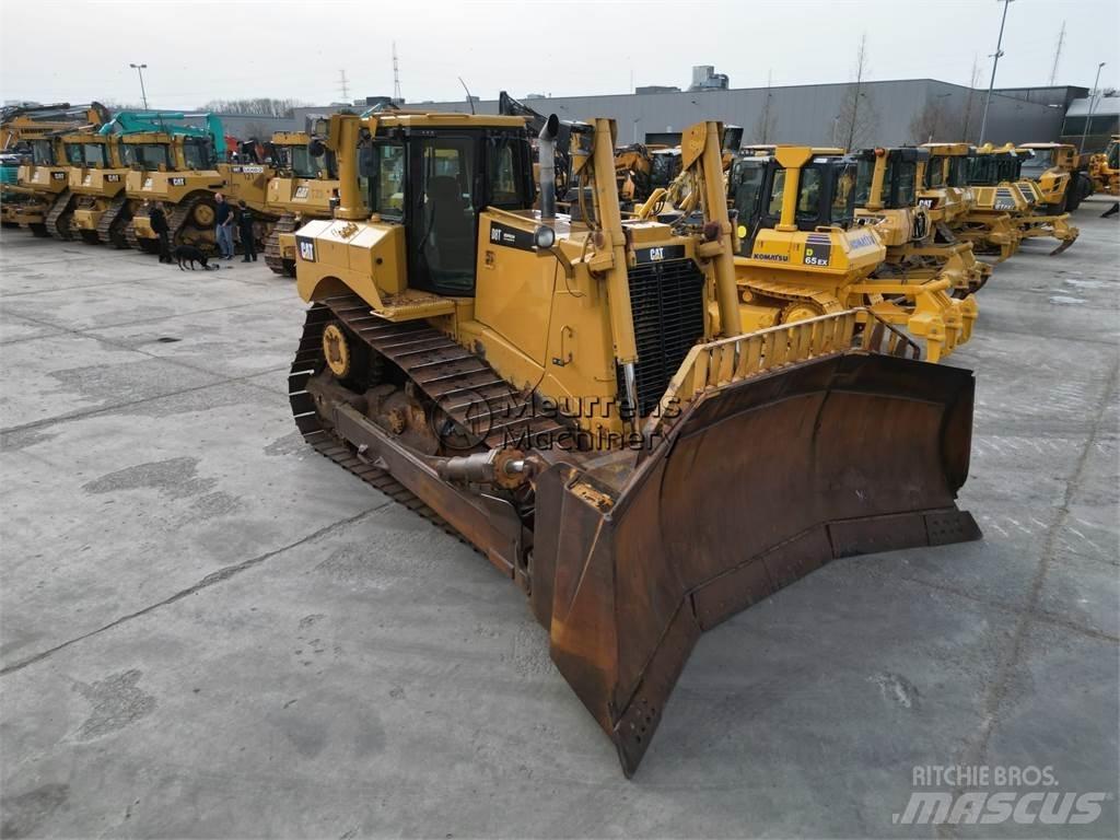CAT D8T Buldožeri