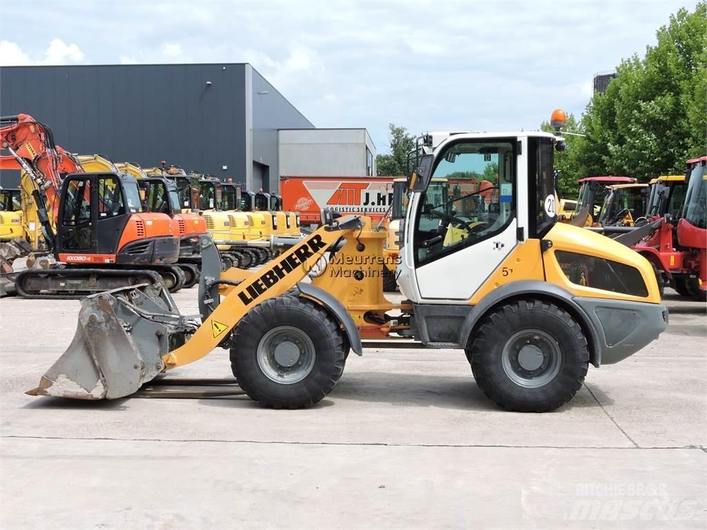 Liebherr L508 + FORK Utovarivači na točkove