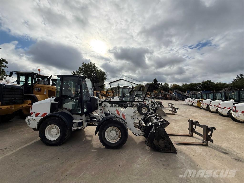 CAT 908M Utovarivači na točkove