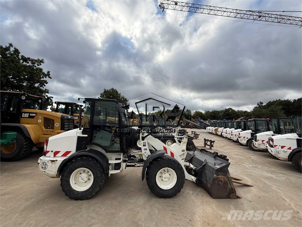 CAT 908M Utovarivači na točkove