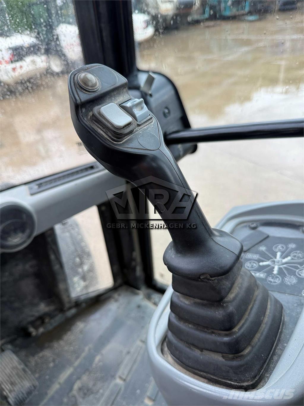 CAT 908M Utovarivači na točkove