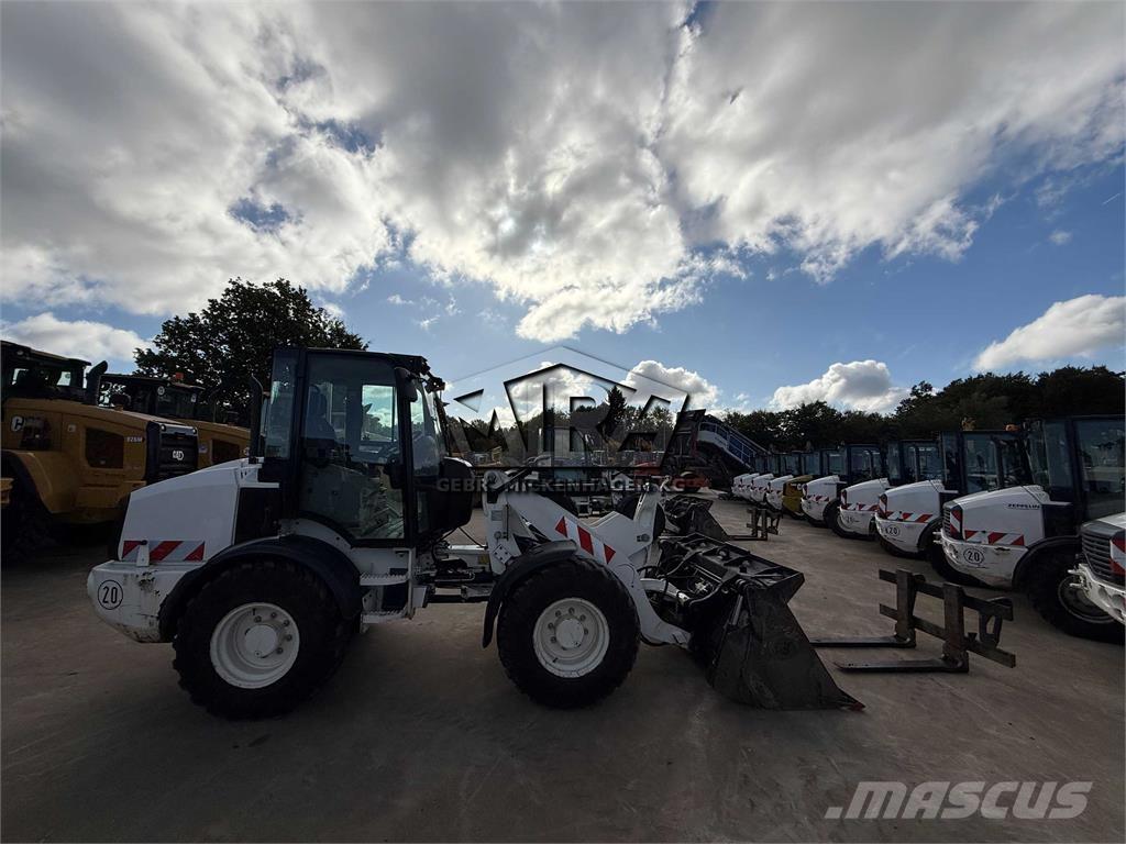 CAT 908M Utovarivači na točkove