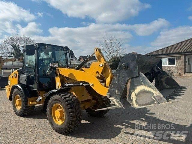 CAT 906 Utovarivači na točkove