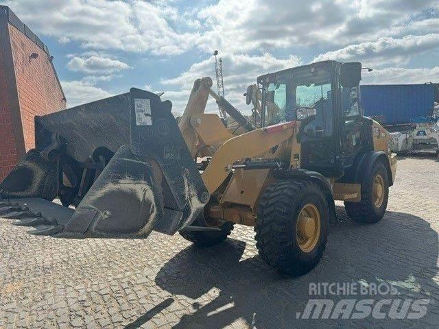 CAT 906 Utovarivači na točkove