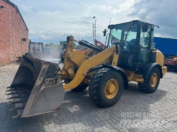 CAT 906M Utovarivači na točkove