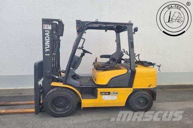 Hyundai 30L-7A Plinski viljuškari