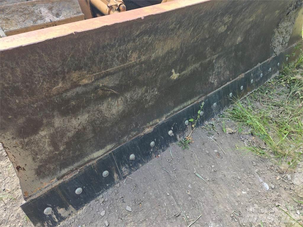 CASE 650L Buldožeri guseničari
