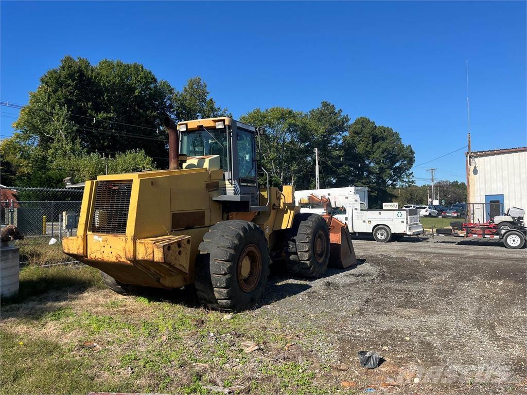 CASE 821C Utovarivači na točkove