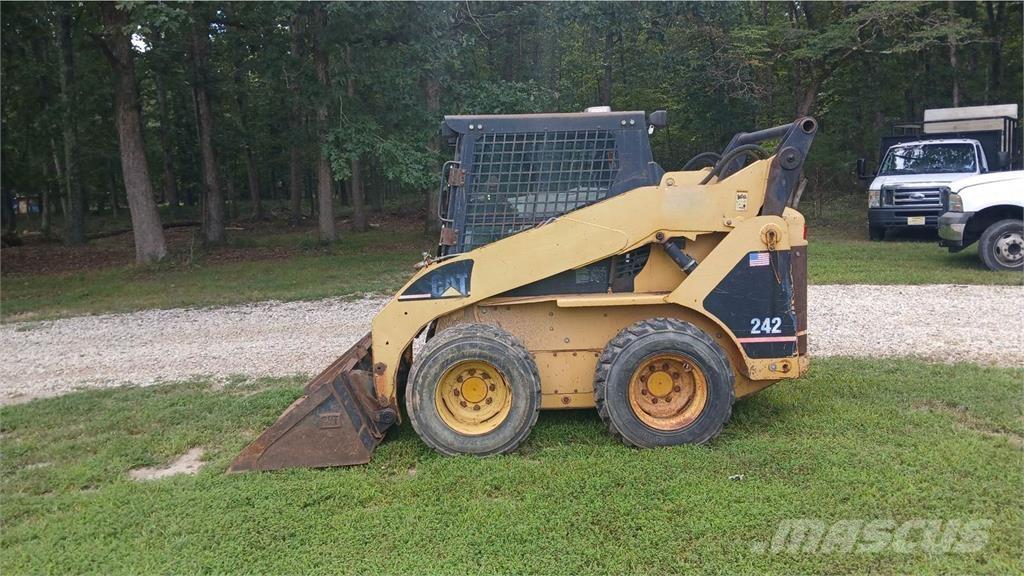 CAT 242 Skid steer mini utovarivači
