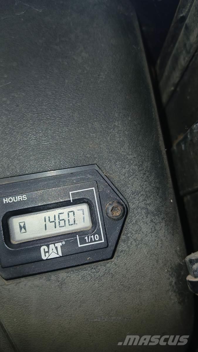 CAT 242 Skid steer mini utovarivači