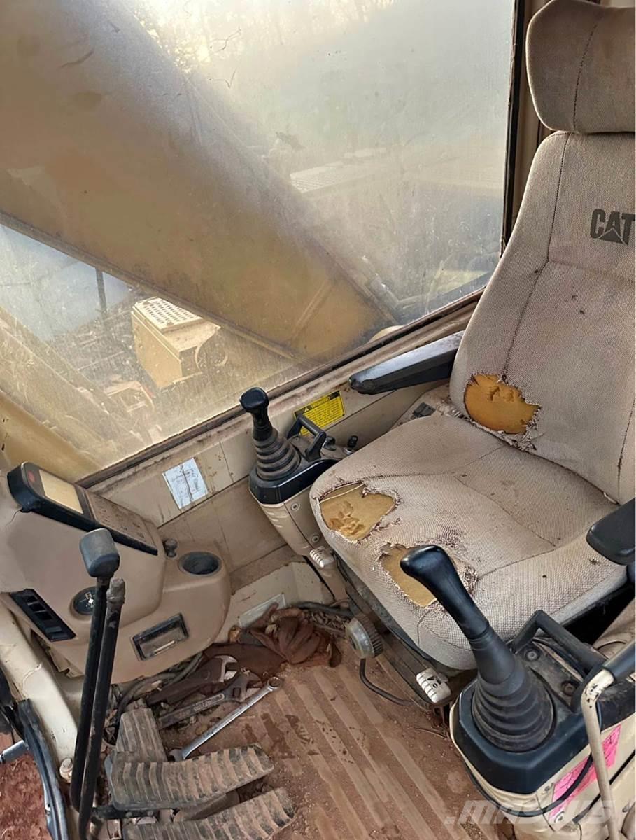 CAT 320BL Bageri guseničari