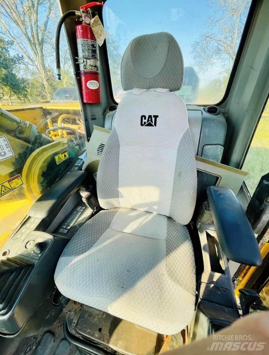 CAT 330DL Bageri guseničari