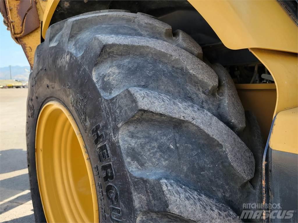 CAT 450F Bageri guseničari