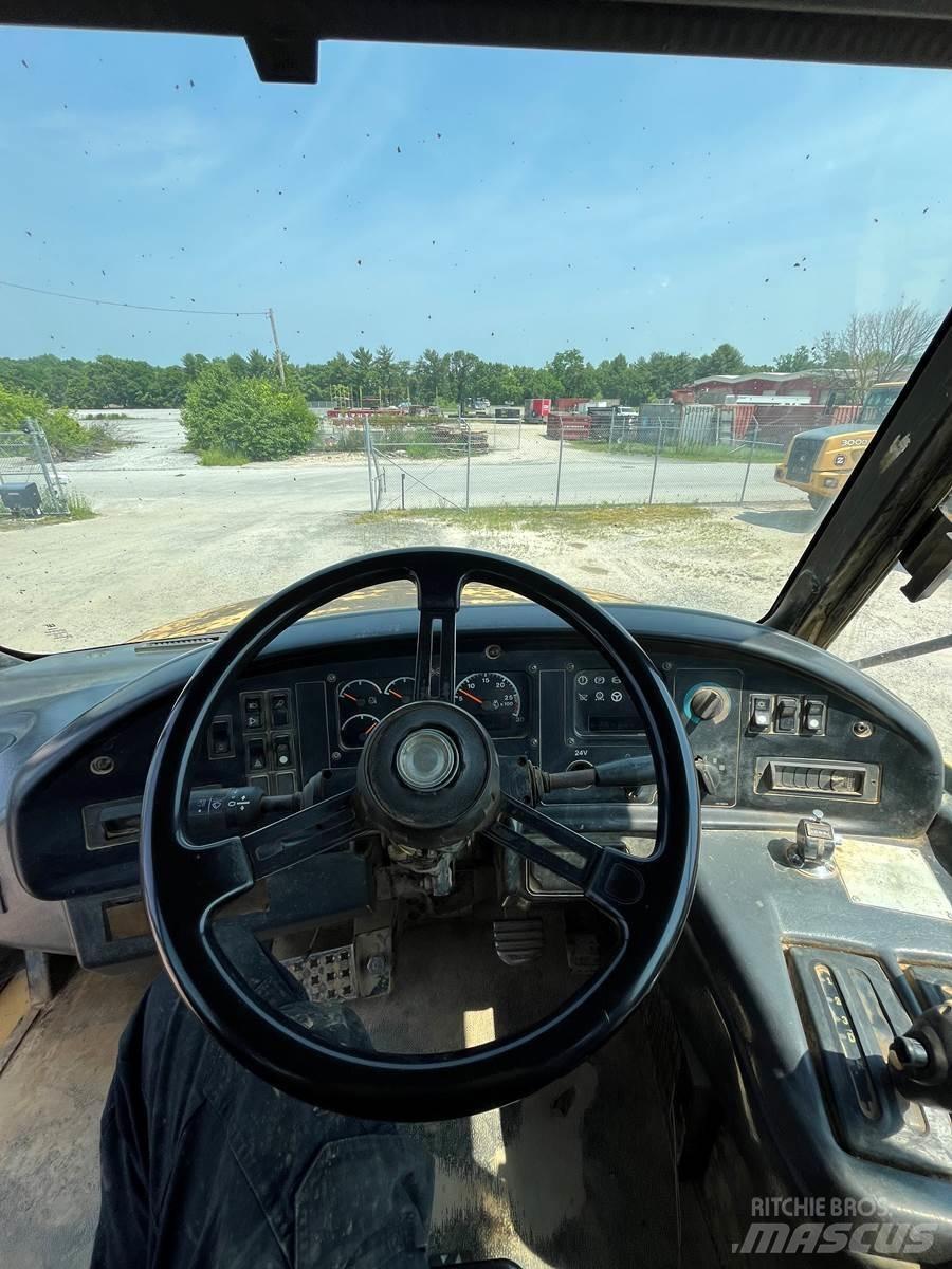 CAT 735 Zglobni damperi