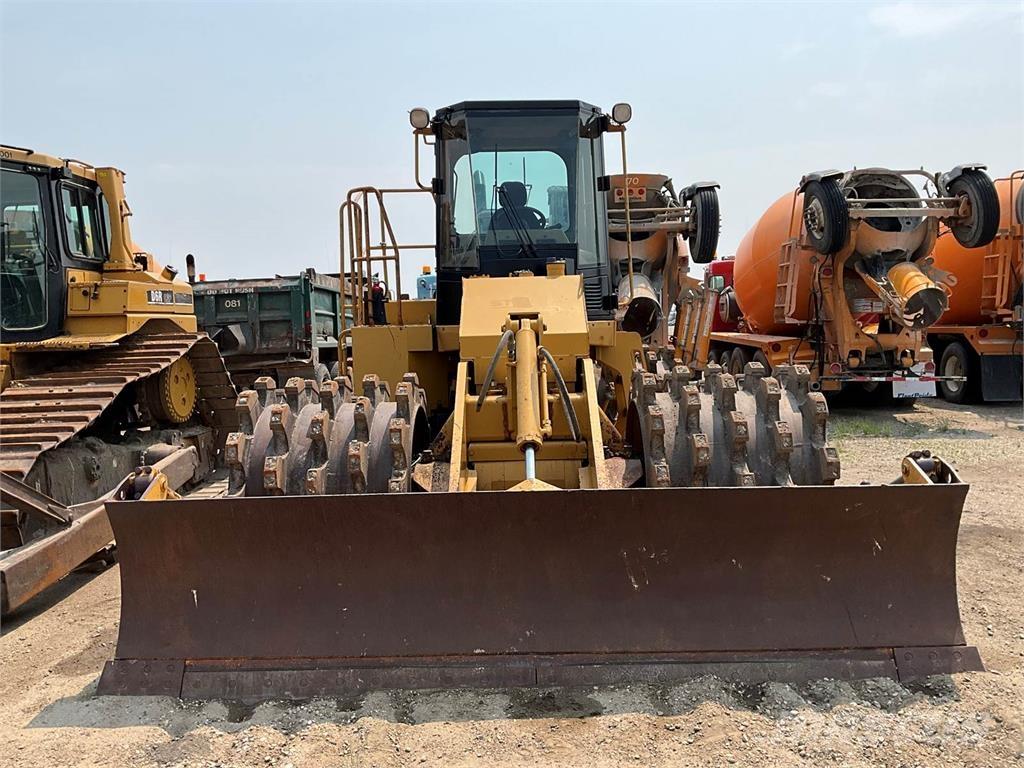 CAT 815F Nabijači zemlje