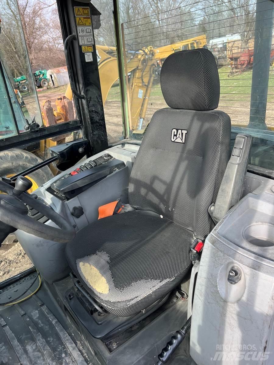 CAT 906M Utovarivači na točkove