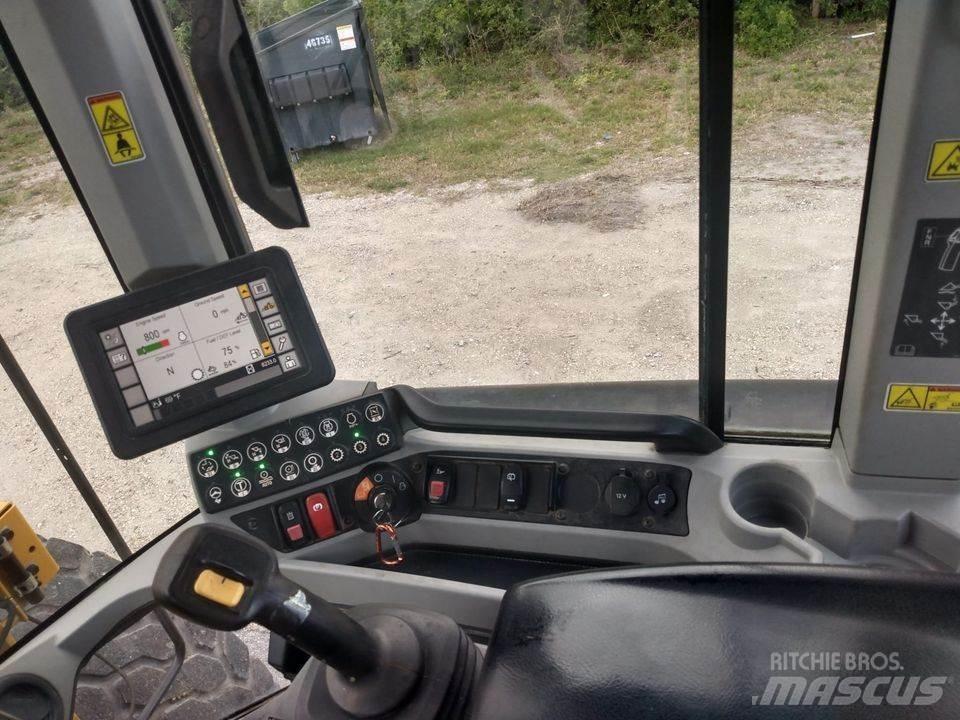 CAT 930M Utovarivači na točkove