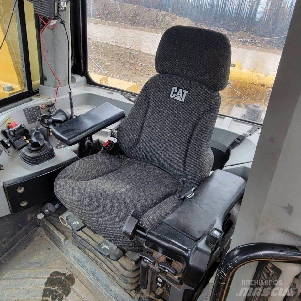 CAT D10T Buldožeri guseničari