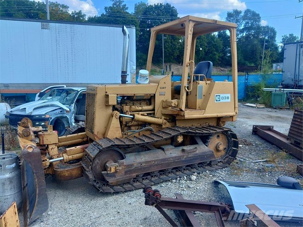 CAT D3B Buldožeri guseničari