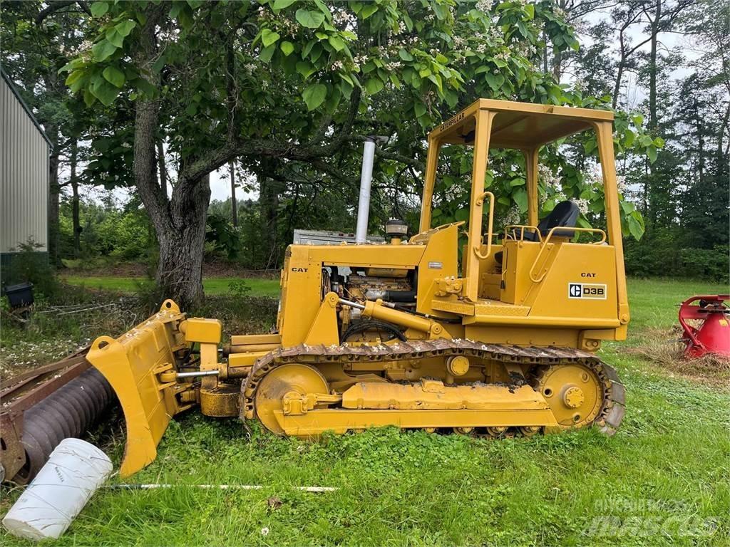 CAT D3B Buldožeri guseničari