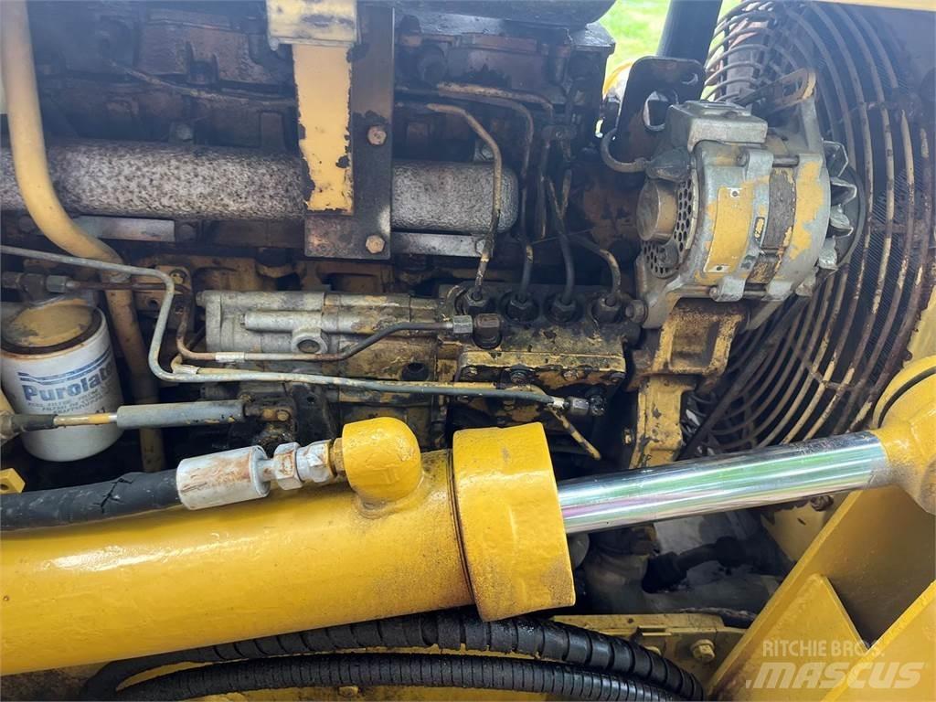 CAT D3B Buldožeri guseničari