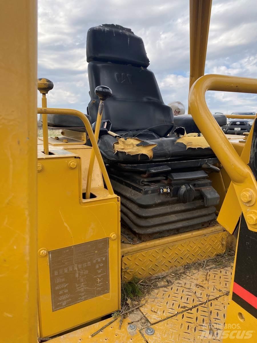 CAT D3C Buldožeri guseničari