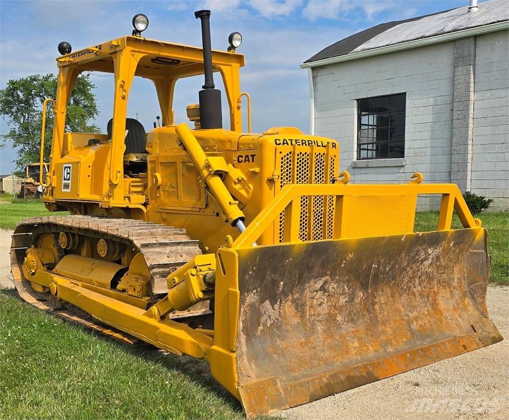 CAT D5B Buldožeri guseničari