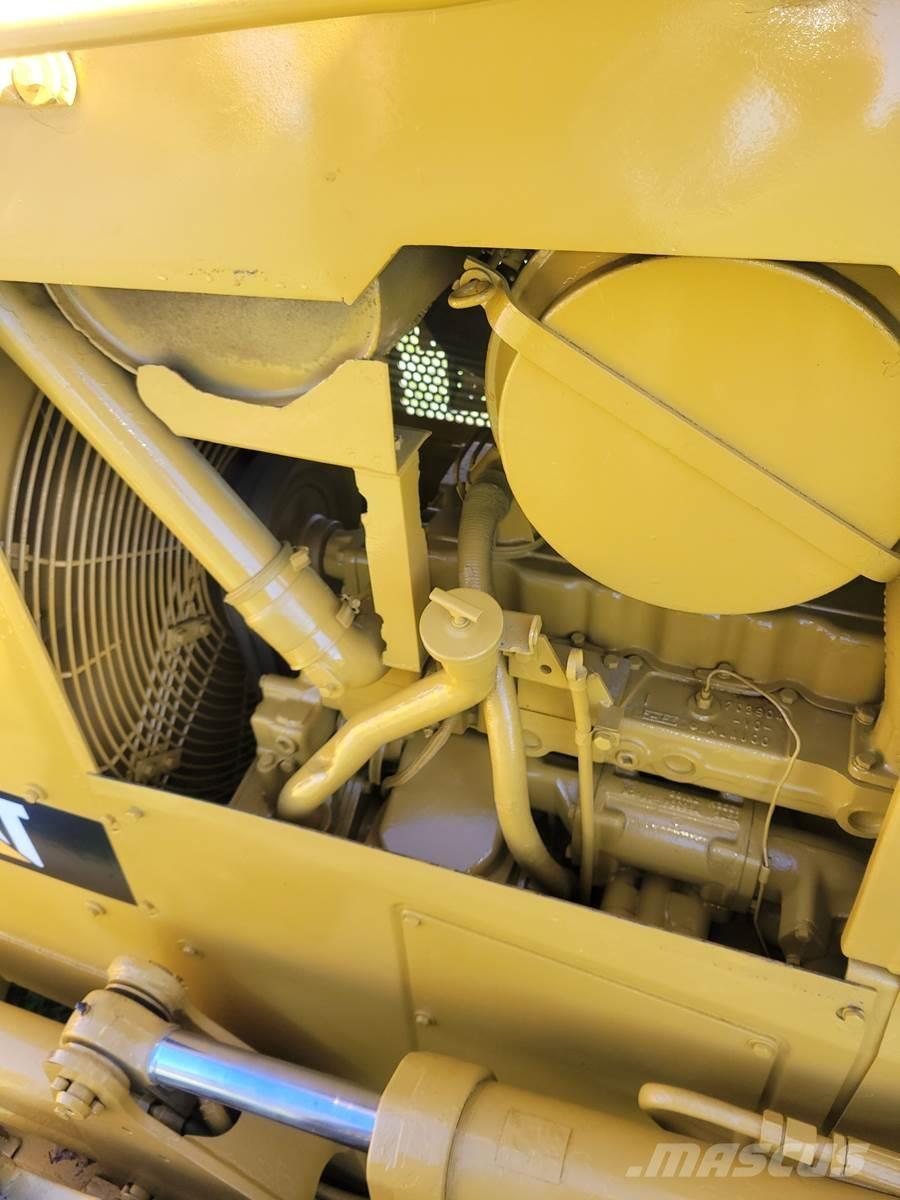 CAT D5H Buldožeri guseničari