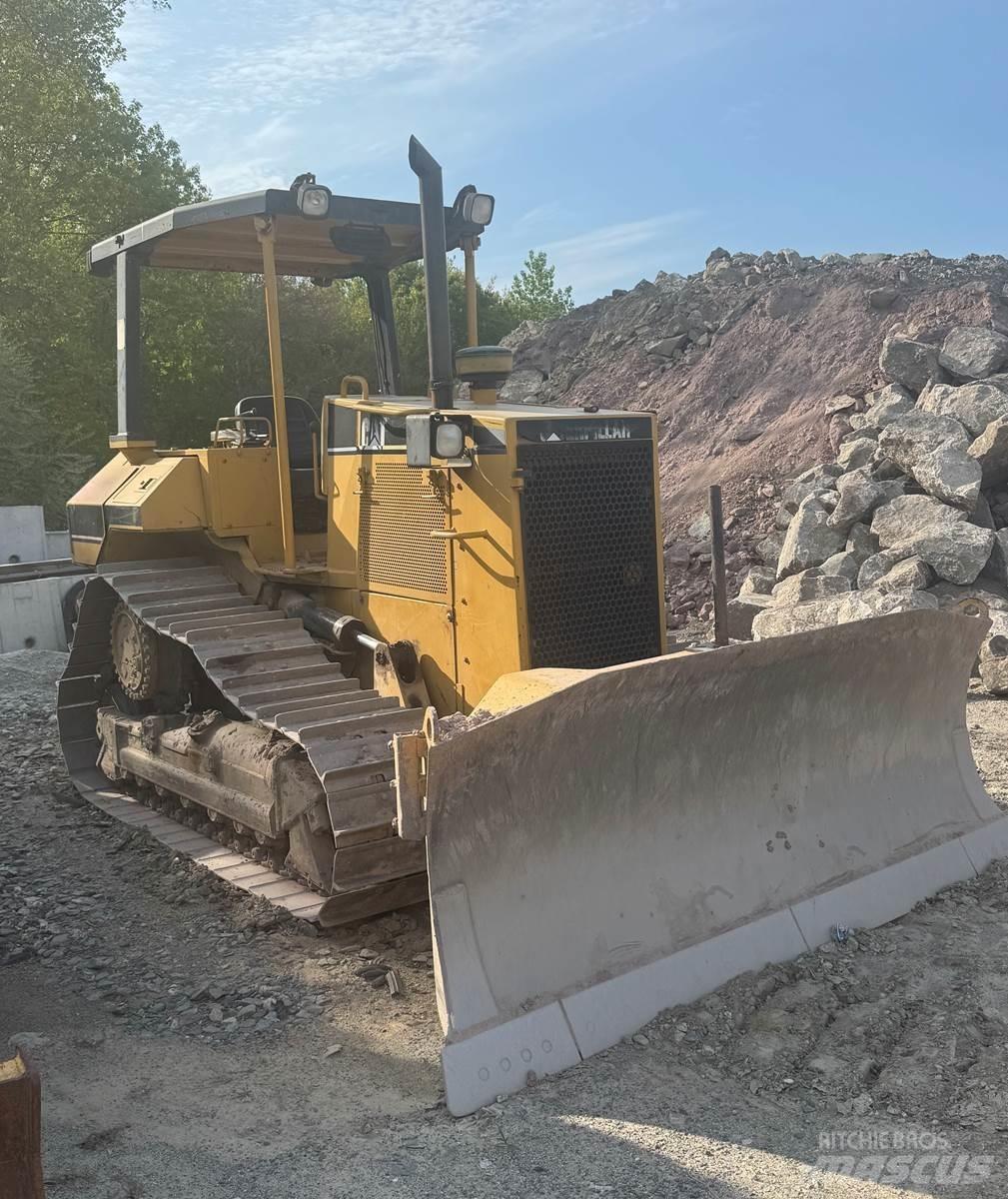 CAT D5M Buldožeri guseničari