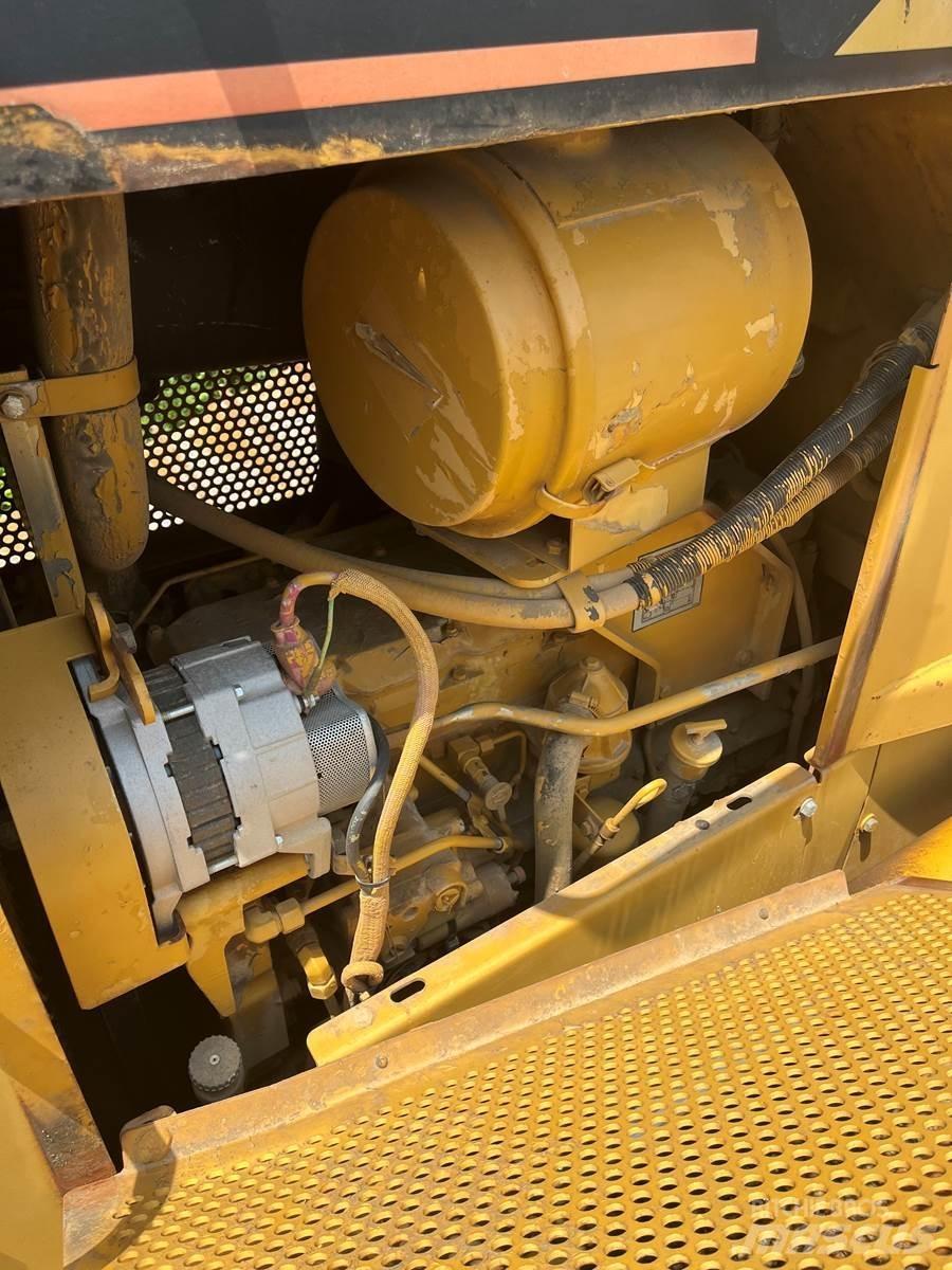 CAT D5M Buldožeri guseničari
